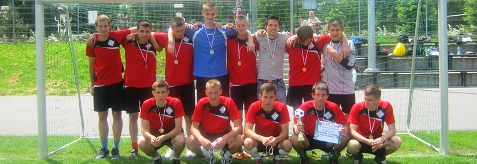 Więcej o: ZSZiP wicemistrzem powiatu nowotarskiego w piłce nożnej chłopców!